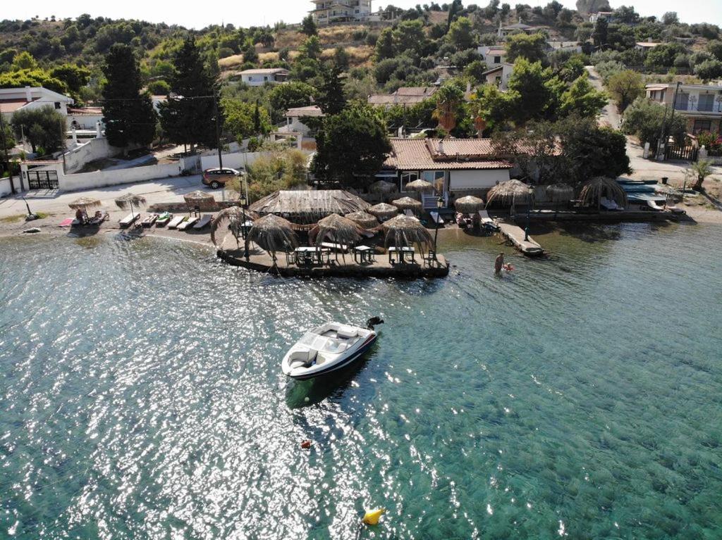 Mantas Bay Hotel Loutráki Exterior foto
